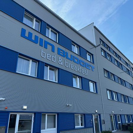 Winbudget "Bed&Breakfast" Wiener Neustadt Buitenkant foto