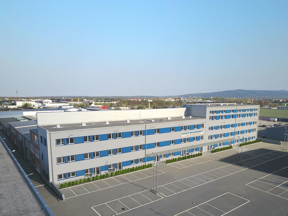 Winbudget "Bed&Breakfast" Wiener Neustadt Buitenkant foto