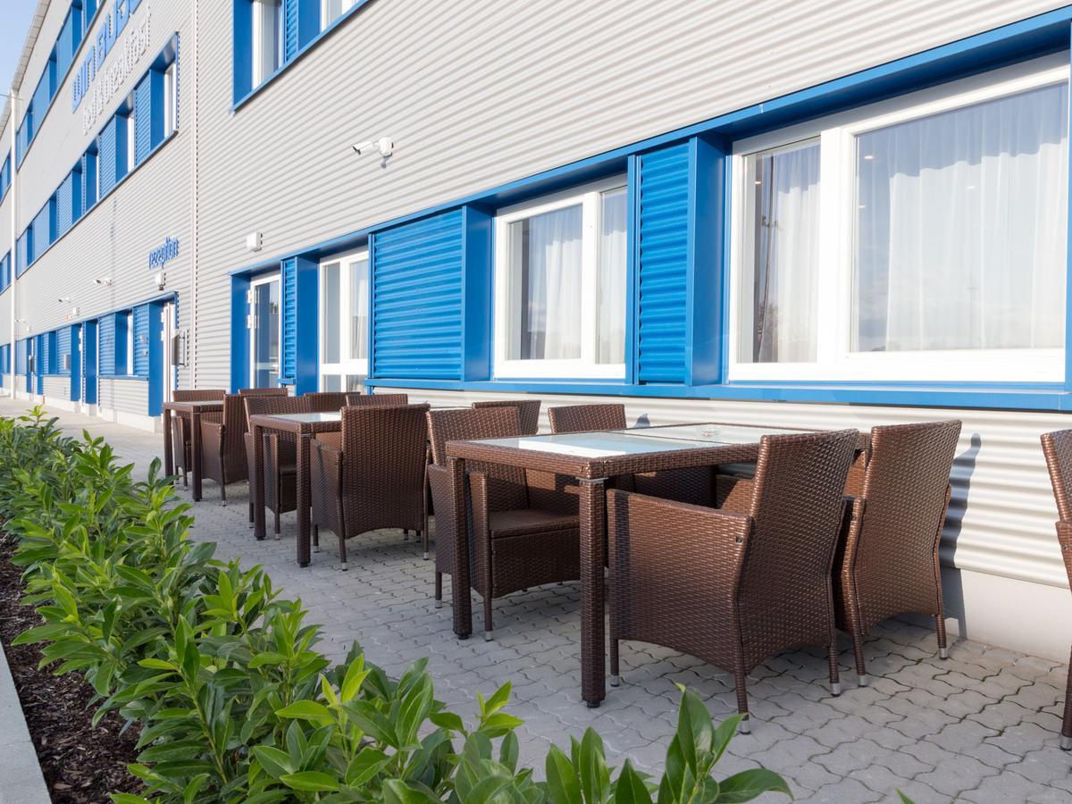 Winbudget "Bed&Breakfast" Wiener Neustadt Buitenkant foto