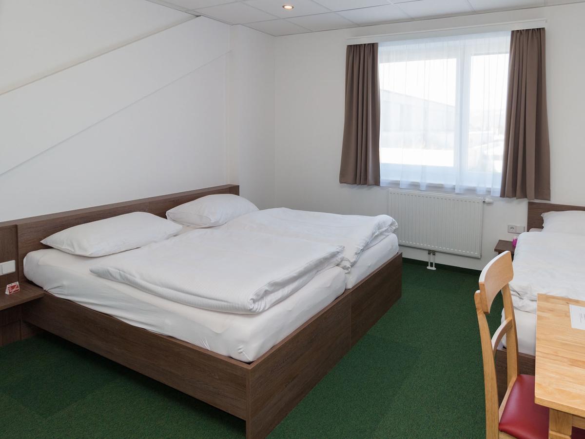 Winbudget "Bed&Breakfast" Wiener Neustadt Buitenkant foto