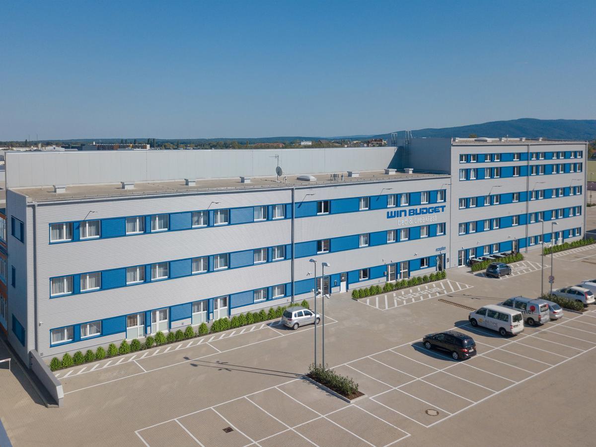 Winbudget "Bed&Breakfast" Wiener Neustadt Buitenkant foto