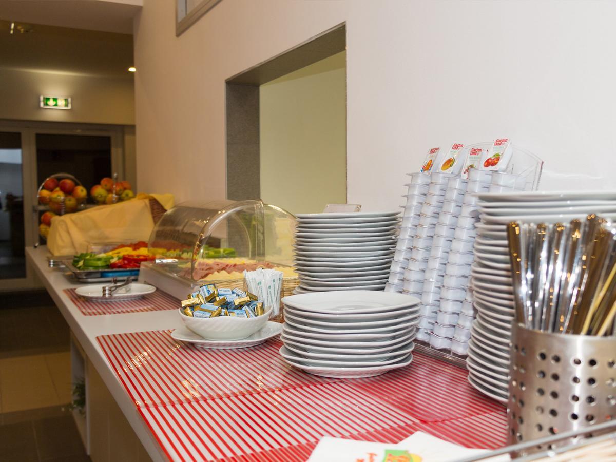 Winbudget "Bed&Breakfast" Wiener Neustadt Buitenkant foto